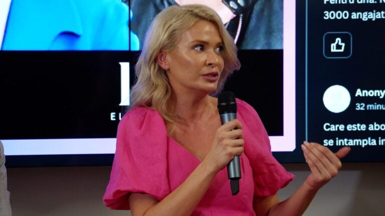 Oana Bara de la BCR vorbind cu antreprenori despre finantare pentru afaceri inovative, fonduri europene si credite la Permis de Antreprenor