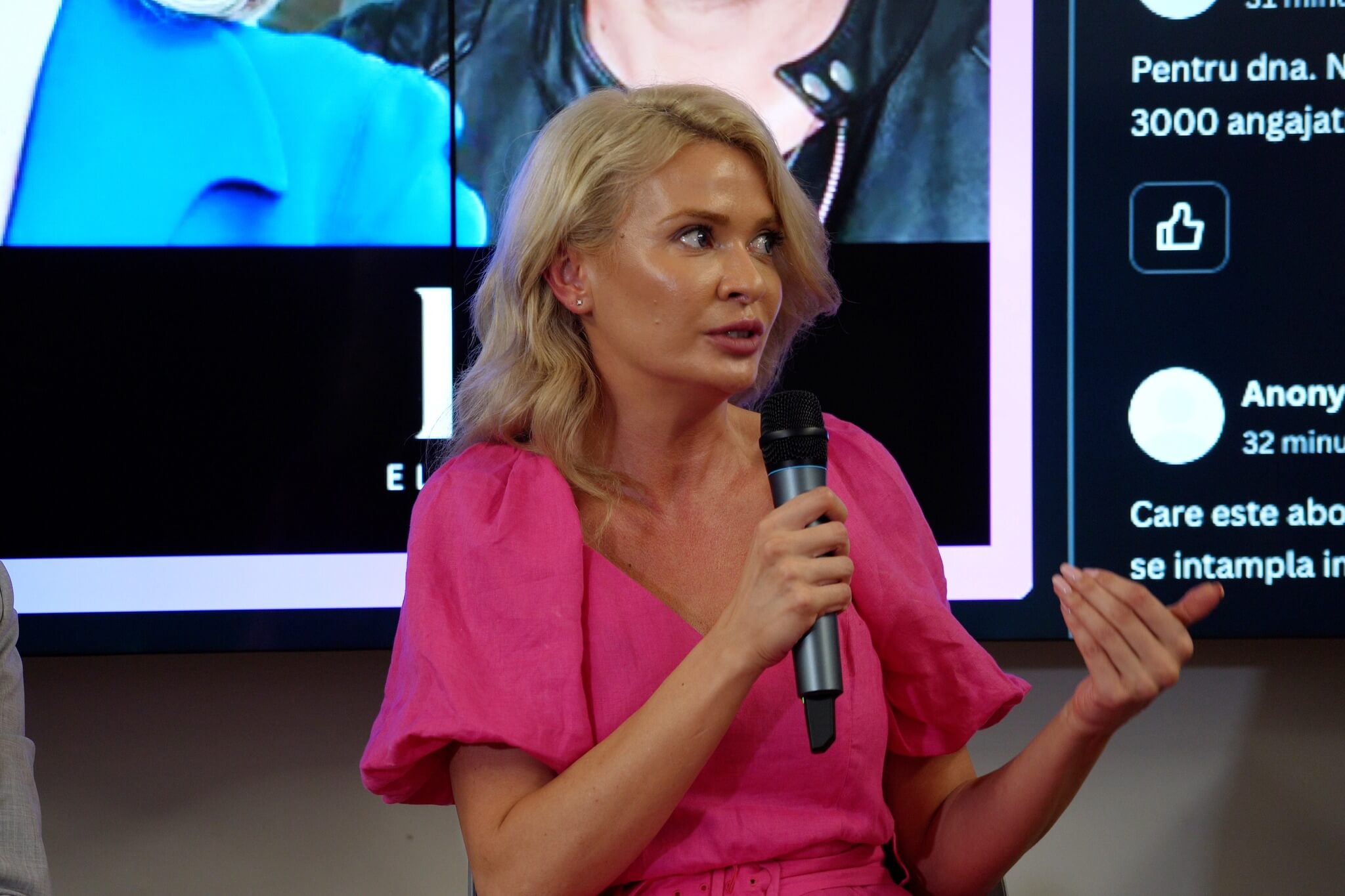 Oana Bara de la BCR vorbind cu antreprenori despre finantare pentru afaceri inovative, fonduri europene si credite la Permis de Antreprenor