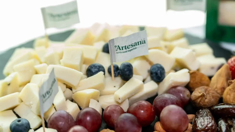 Produse Artesana expuse ca simbol al unui brand românesc premium construit prin calitate, transparență și încredere