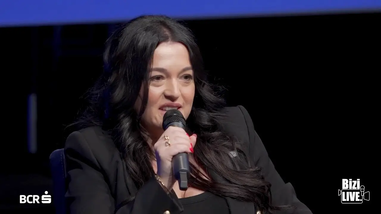 Denisa Tache pe scena Permis de Antreprenor, vorbind despre cum scalezi un brand de la o locație la rețea